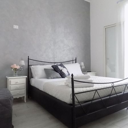 1 Amore Romantica Casa Centrale, Silenziosa Ristrutturata Neapel Exteriör bild